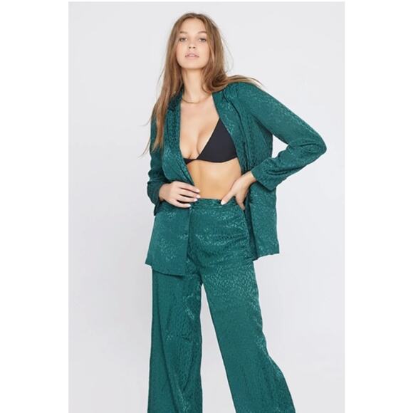 NWT L SPACE Green Leopard Bennytt Blazer and Harlow Pants. Size 2 - Picture 1 of 12